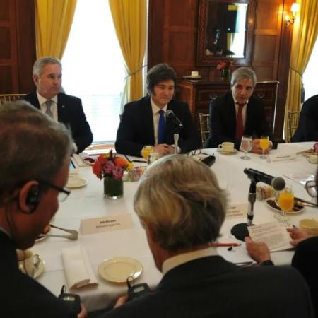 Milei impulsa inversión argentina en Nueva York ante grupo selecto de empresarios