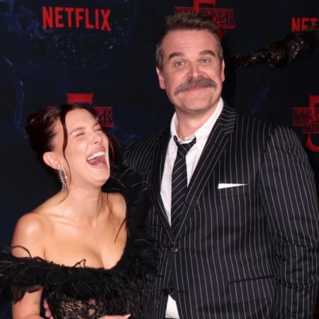 Millie Bobby Brown y David Harbour posaron juntos en la avant premiere de Stranger Things
