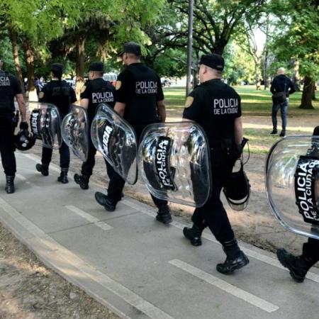 Gobierno porteño: así fue el desalojo de 150 manteros de un parque del barrio de Saavedra
