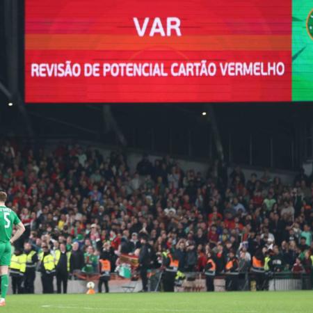 Cristiano Ronaldo recibió la primera tarjeta roja de su carrera con Portugal