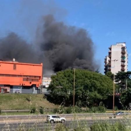 Incendio en Villa Celina: cuatro locales destruidos y caos en la zona