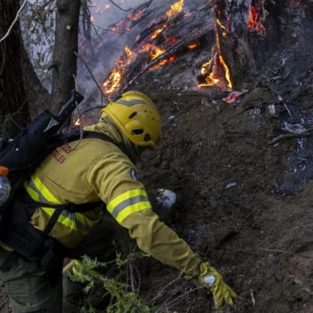 Cerro Otto: siete focos de incendio movilizaron un amplio operativo y crece la sospecha de intencionalidad