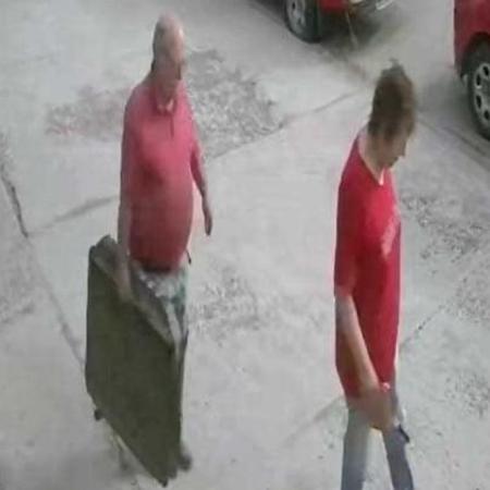 Trelew: empleados buscan a una pareja de abuelos para devolverles dinero pagado de más