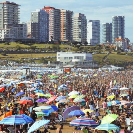 Presupuesto verano 2026: cuánto cuesta veranear en Mar del Plata entre carpas, bananas y alojamiento
