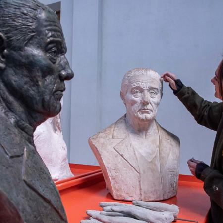 Inauguran la primera escultura en homenaje al Dr. René Favaloro