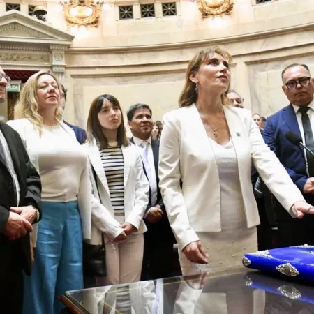 Quién es Cándida López, la senadora del escándalo con Villarruel por un despacho