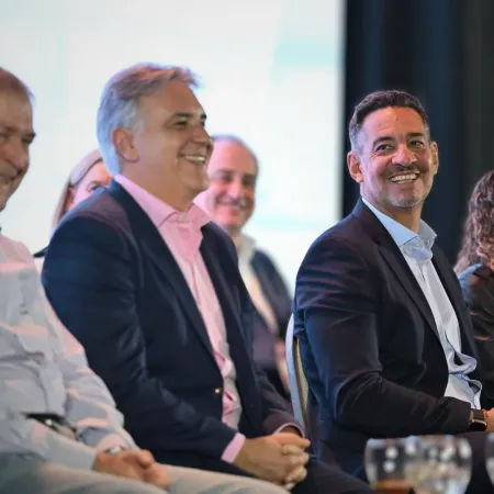 Llaryora pone un superministro y manda un negociador al Congreso: ¿qué busca?