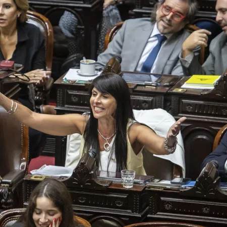 La jugada de Lorena Villaverde tras el freno en el Senado que complica a LLA