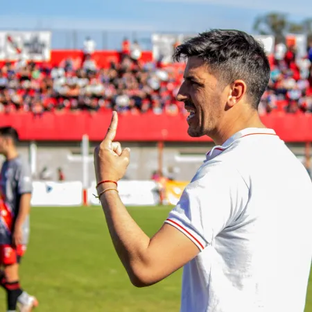 Quién era Santiago Fredes, el técnico del club Luján que murió a los 36 años