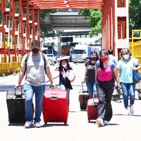 Fronteras colapsadas en Paraguay: qué decidió Migraciones para el verano