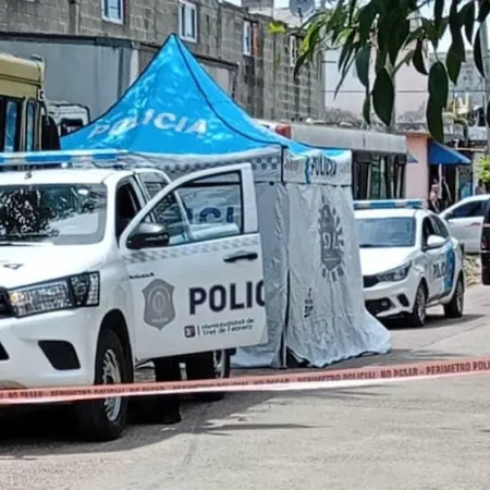 Un cuerpo envuelto en una frazada: hallan asesinada a una mujer en Tres de Febrero