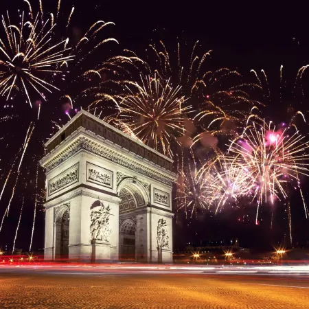 París suspende el concierto de Nochevieja en los Campos Elíseos por afluencia masiva