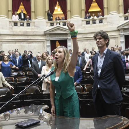 Juras “militantes” en el Congreso: qué pretende un polémico proyecto de LLA