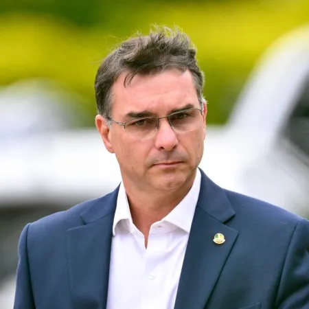 Jair Bolsonaro eligió a Flávio Bolsonaro para 2026: qué temen empresarios y aliados en Brasil