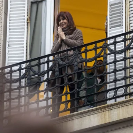 “Tiempos de burrez”: el duro diagnóstico de Cristina y su llamado a “militar en serio”