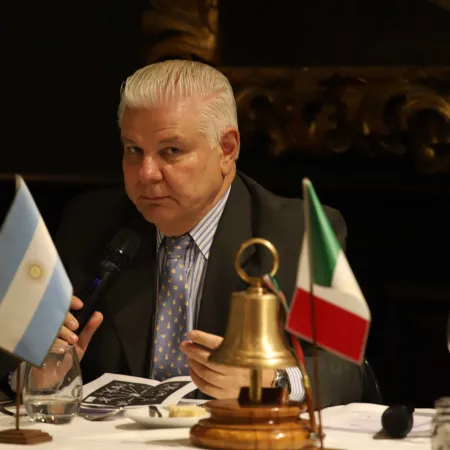 "Sin discusión": la insólita crítica de un senador libertario contra ChatGPT