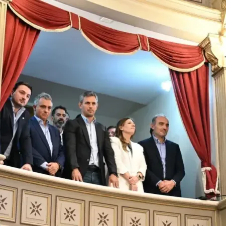 Juraron los nuevos senadores en PBA y crece la tensión por las licencias