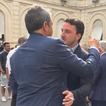 El abrazo de Massa y Romo: baldazo de agua fría para muchos libertarios