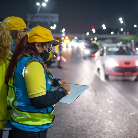 Familias de víctimas exigen al Gobierno revertir el vaciamiento en controles de tránsito