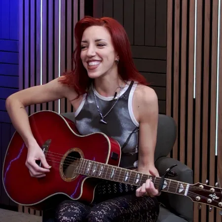 Denisse Romano: la artista que convirtió el cemento en un destino musical