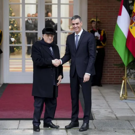 Pedro Sánchez reafirma el respaldo de España a Palestina tras reunirse con Abbas