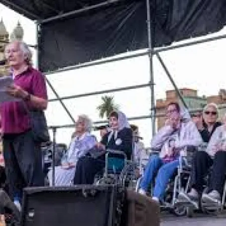 Sindicatos y organismos marchan por los derechos humanos