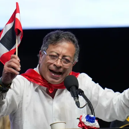 Del fracaso tributario a la Constituyente: el giro de Gustavo Petro que inquieta a la región