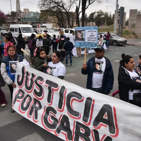“No mató a su hermana”: madre atrapada entre crimen de su hija y acusación contra su hijo
