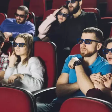 Por qué la reforma laboral de Milei cambiaría el precio de la entrada de cine