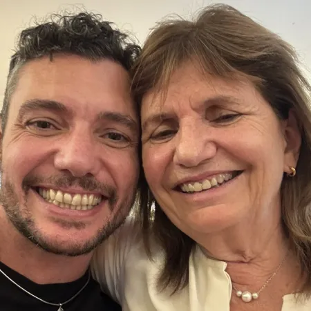 Milei, Bullrich y Scioli se subieron al festejo de Estudiantes con guiños a Verón