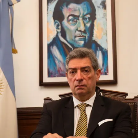 Rosatti le marcó un límite a Milei: qué dijo sobre la dolarización total