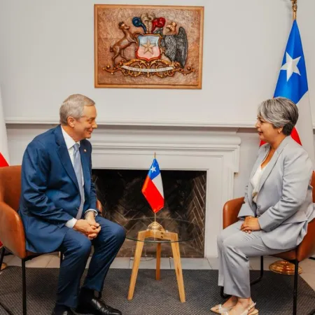 La visita de Jeannette Jara a José Antonio Kast y la señal que incomoda a otros gobiernos