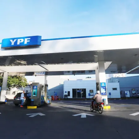 YPF promete una baja en la nafta: alivio mínimo y desparejo en todo el país