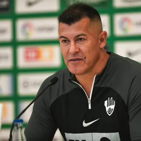 Tras la salida de Holan, Rosario Central anunció a Jorge Almirón como nuevo técnico