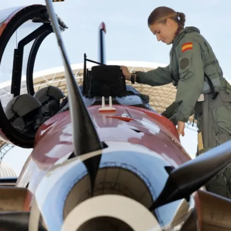 La princesa Leonor completó su primer vuelo en solitario como piloto militar