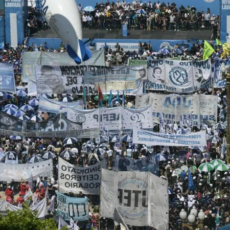 Fuerte rechazo a los cambios laboral y previsional que impulsa el Gobierno