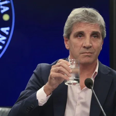 Caputo busca dólares sin pasar por Wall Street