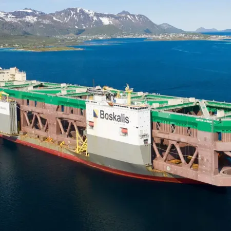 Noruega impulsa una megagranja de salmón en aguas profundas y limpias