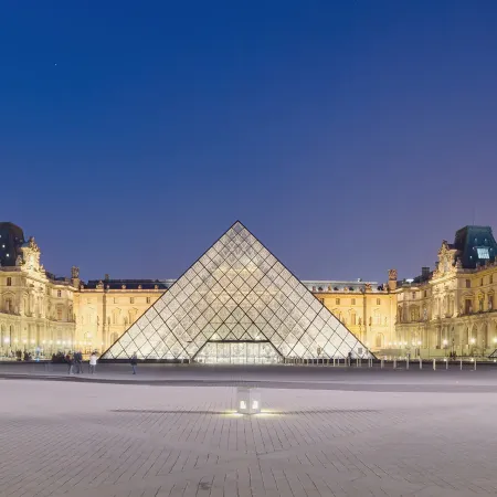 Instalan rejas de seguridad en el Louvre tras audaz robo de joyas de la corona