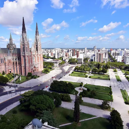 Turismo en crisis: caída de la actividad interna y balance deficitario presionan al sector