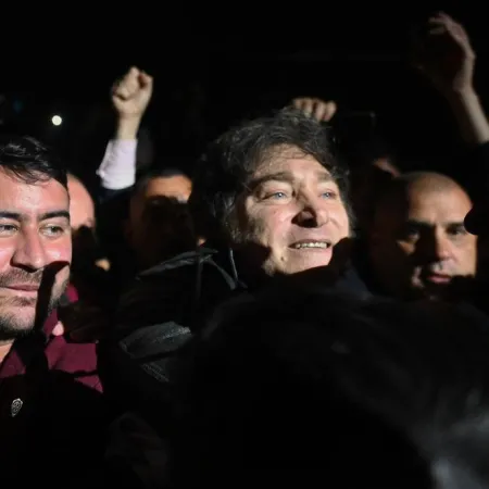 Radiografía del apoyo a Milei en diciembre: género, edad y la zona que desconfía