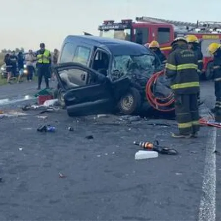 Tragedia en la ruta 3: dos muertos y una menor gravemente herida en un choque frontal