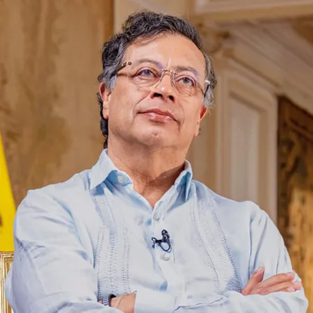 Apuesta arriesgada de Gustavo Petro: por qué su suba del salario divide a Colombia