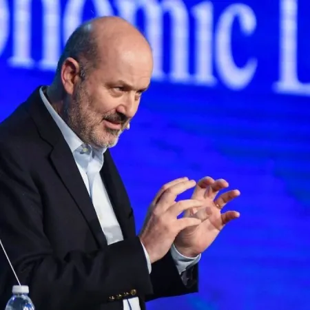 Vacaciones y dólares: Sturzenegger celebró los viajes al exterior