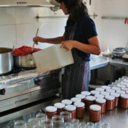 Boom de cocinas hogareñas en Provincia: el récord que cambia a miles de emprendedores