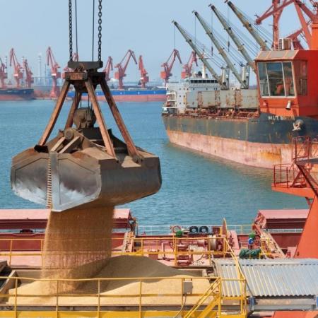 Menos compras de China y más oferta: el nuevo escenario para soja, maíz y trigo