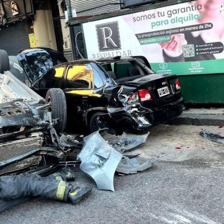 Balvanera: triple choque, auto volcado y un conductor prófugo