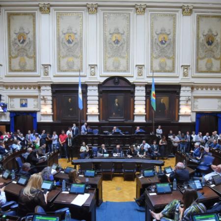 El gobierno de Kicillof le contestó a CARBAP con datos y obras: “Para esto sirve el endeudamiento”