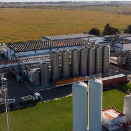 Adecoagro ofreció USD 600 millones a YPF para comprar el 50% de Profertil