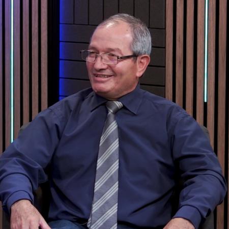 Chofer y referente en redes: la vocación de servicio de Rogelio López